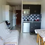 Cosy Avec Vue Sur La A Bormes-les-mimosas, 20 M². شقة بورم لي ميموزا