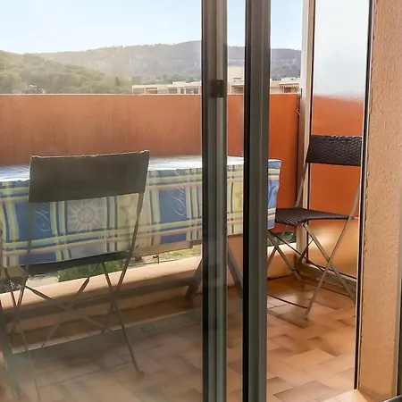 A Les Mimosas A 50 M De La Avec Vue Sur La Piscine Partagee Et Balcon *