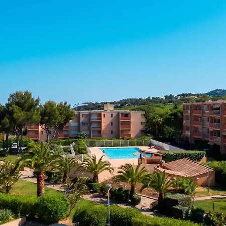 A Les Mimosas A 50 M De La Avec Vue Sur La Piscine Partagee Et Balcon * Bormes-les-Mimosas