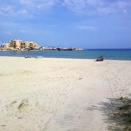 A Les Mimosas A 50 M De La Avec Vue Sur La Piscine Partagee Et Balcon Appartement *